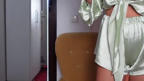 NinaCrystal online show from September 13, 6:32 am