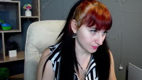 ninaflawlees online show from November 17, 12:50 pm