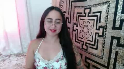 N I N A online show from November 7, 6:46 pm