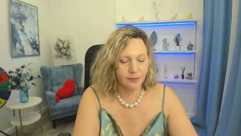 ninastarle online show from April 18, 11:35 am