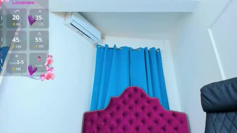 nina dee online show from November 17, 4:35 am