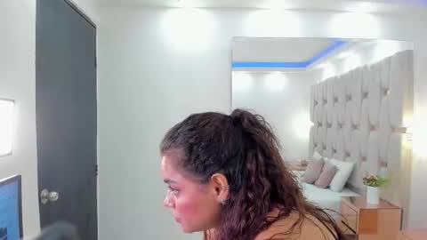 Noa online show from November 23, 4:59 am