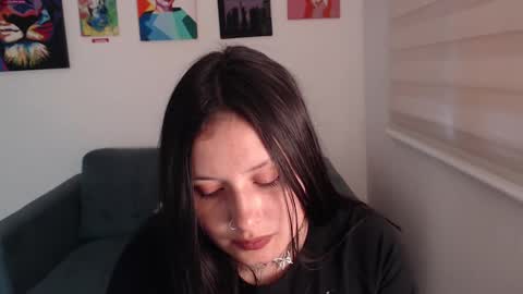 noah_white3 online show from February 17, 5:01 pm