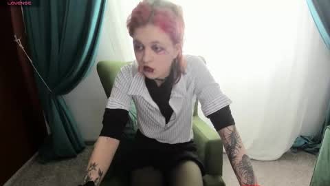 Elly online show from November 1, 9:30 pm