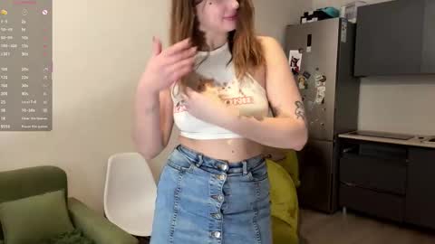 noellekunicki online show from February 6, 10:29 am