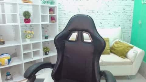 Snapshot of noeva_ chatting on September 19, 11:59 pm Noeva online show from September 19, 11:59 pm