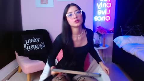 Bella online show from April 10, 1:50 pm