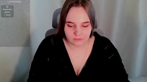 noir_ember_ online show from July 15, 10:31 am