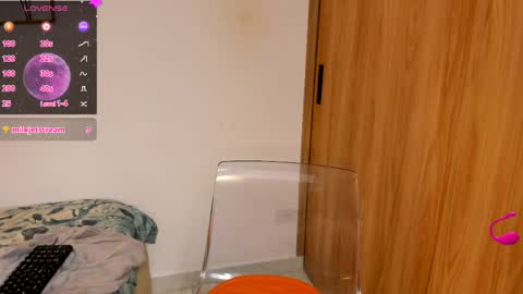 Soy Ash online show from April 18, 8:09 pm