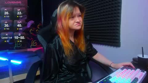 Snapshot of nora_lovvv chatting on October 4, 11:16 am Nora online show from October 4, 11:16 am