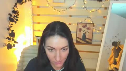 Nora online show from February 5, 9:18 pm