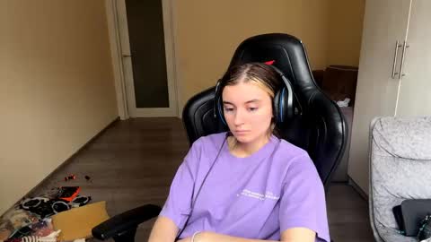 Elena online show from April 18, 7:22 am