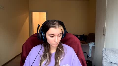 Elena online show from April 7, 1:02 pm