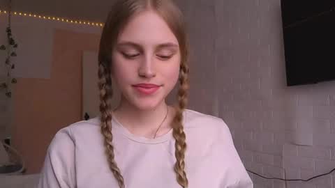 Mia Blake online show from April 17, 11:34 am