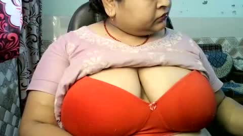 nsexyladdy online show from May 8, 5:43 am