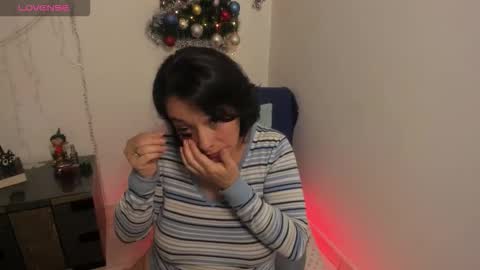 nuit_rose online show from December 18, 2:49 am