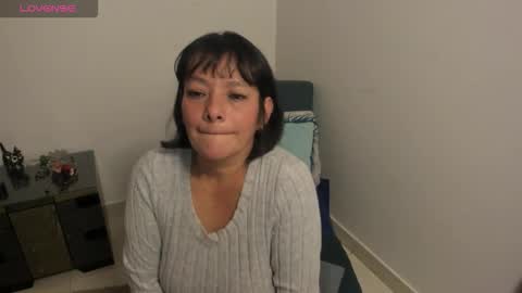 nuit_rose online show from January 18, 2:52 am