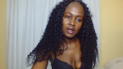 Snapshot of nutgal_ chatting on October 20, 6:00 pm nutgal online show from October 20, 6:00 pm