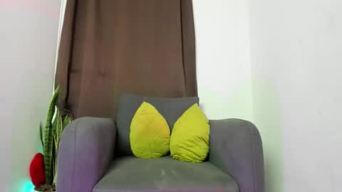 Nia online show from December 14, 4:29 am