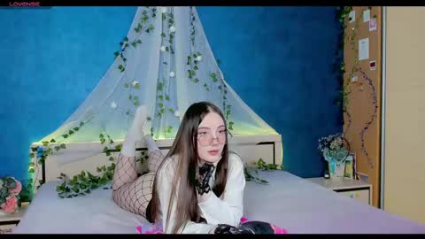 Kat online show from February 11, 6:55 pm