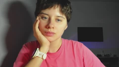 Evie online show from December 22, 12:30 pm