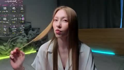 Lynna online show from June 2, 1:28 am