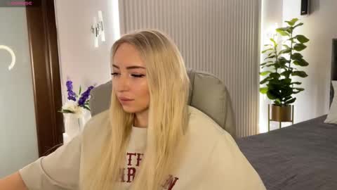 Emma online show from November 17, 1:50 am