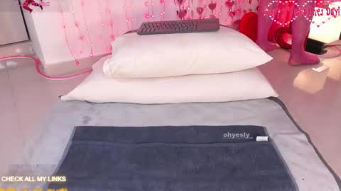 ohyesly_ online show from February 13, 10:17 am