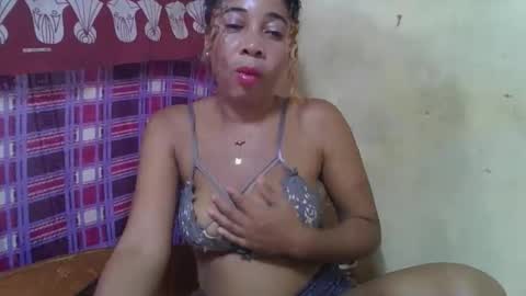 olinaa online show from April 14, 7:36 pm