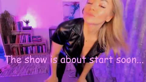 oliva_candy online show from October 28, 8:25 pm