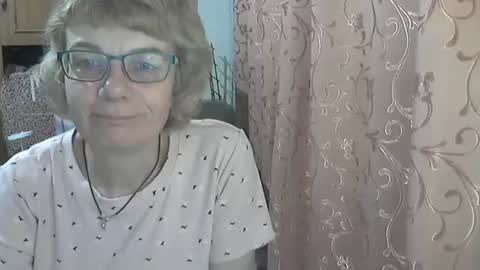 Olivia Mia online show from March 11, 5:37 pm