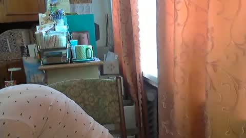 Olivia Mia online show from June 8, 8:04 am