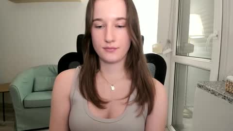 Oliwiaa2004 online show from December 16, 7:32 pm