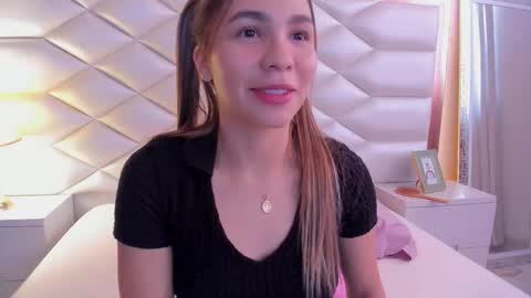 Snapshot of oliviacameron chatting on October 25, 8:48 pm OLIV online show from October 25, 8:48 pm