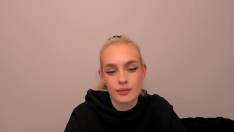 oliviaBeauty online show from February 11, 7:37 pm