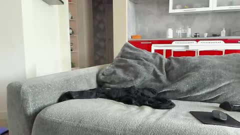 oliviamuur online show from April 16, 6:14 am