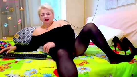 oliviaparadise online show from July 21, 10:49 am