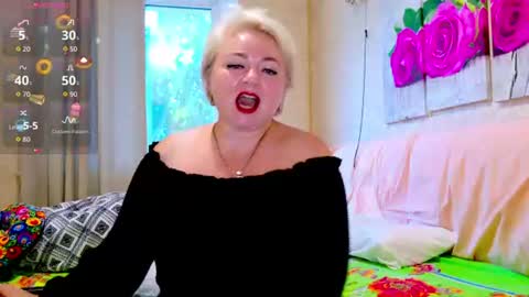 oliviaparadise online show from July 19, 2:41 pm