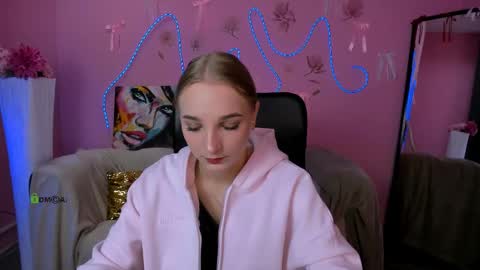 Ollivia online show from May 2, 9:12 am