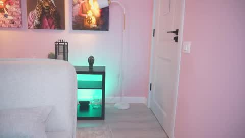 Olyvia online show from April 10, 6:58 pm