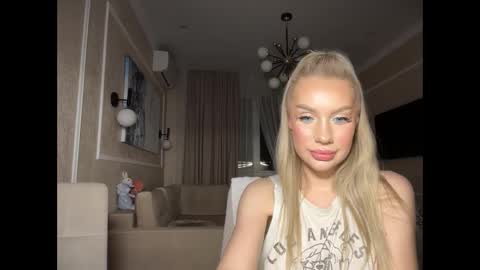 onesweet_baby online show from February 9, 4:07 pm