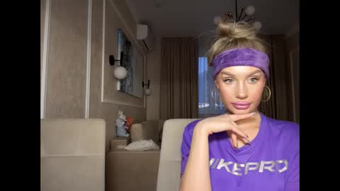 onesweet_baby online show from February 6, 3:20 pm
