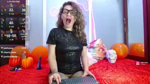 Snapshot of oriana_thomson2 chatting on October 20, 2:14 am Oriana online show from October 20, 2:14 am