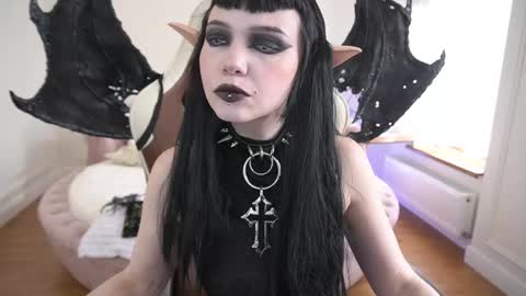 outfitobsession online show from May 9, 1:57 pm