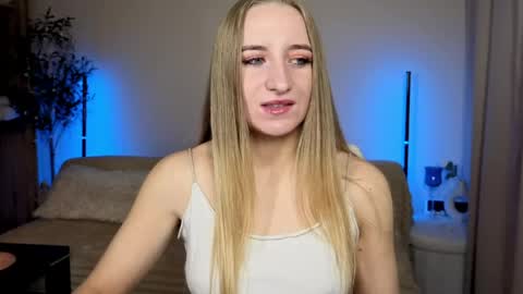 Oxy Foxie online show from June 2, 9:27 pm