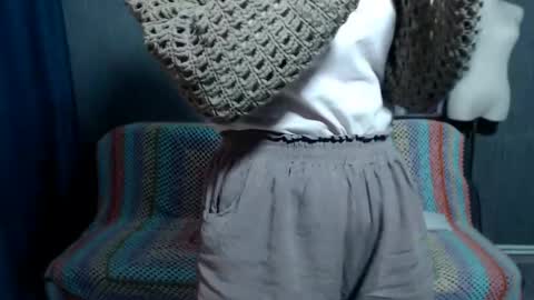 Ella online show from March 22, 8:42 am