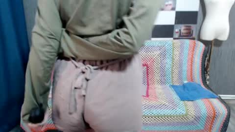 Ella online show from April 3, 1:42 pm