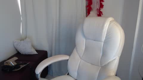 paiper online show from January 12, 4:45 pm