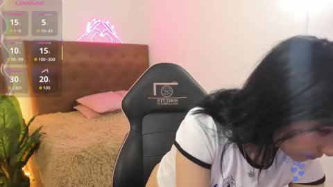 palmerfox_tay online show from December 4, 4:59 am