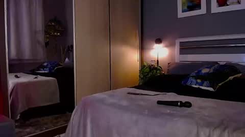 Snapshot of paradisegirl_ chatting on January 25, 10:18 pm My alter ego Betinna Flowers - a tattooed Miss - Are you missing me come in here - online show from January 25, 10:18 pm